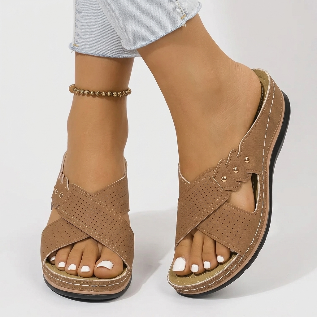 Aurore orthopedic sandals Céline de Montréal