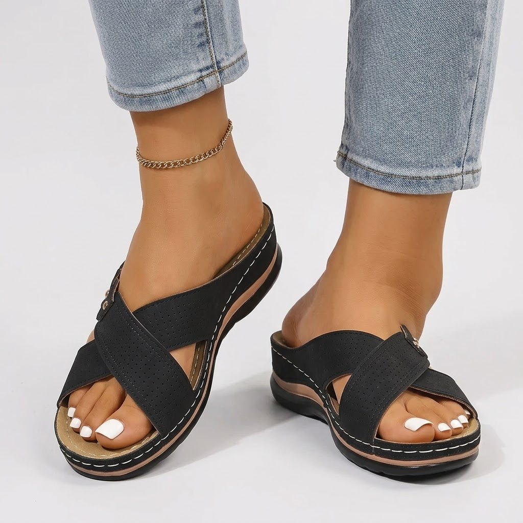 Aurore orthopedic sandals Céline de Montréal