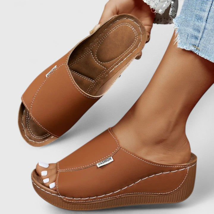 Aurélie orthopedic sandals Céline de Montréal