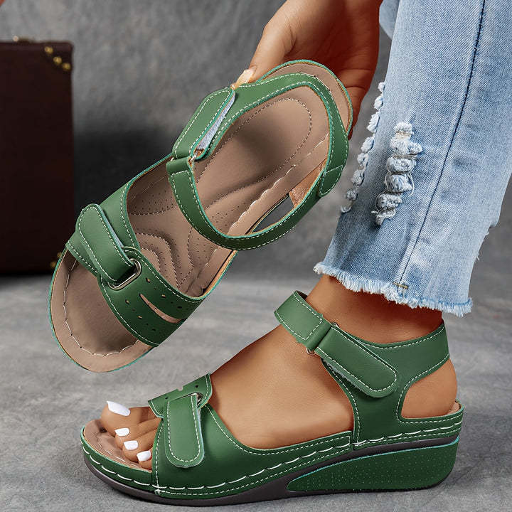 Axelle orthopedic sandals Céline de Montréal