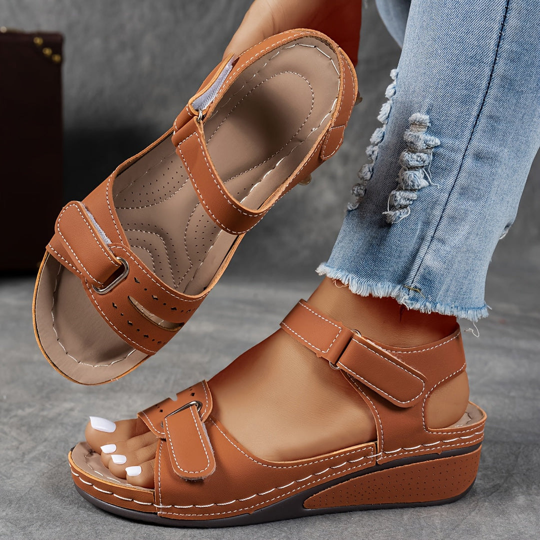 Anaëlle orthopedic sandals Céline de Montréal