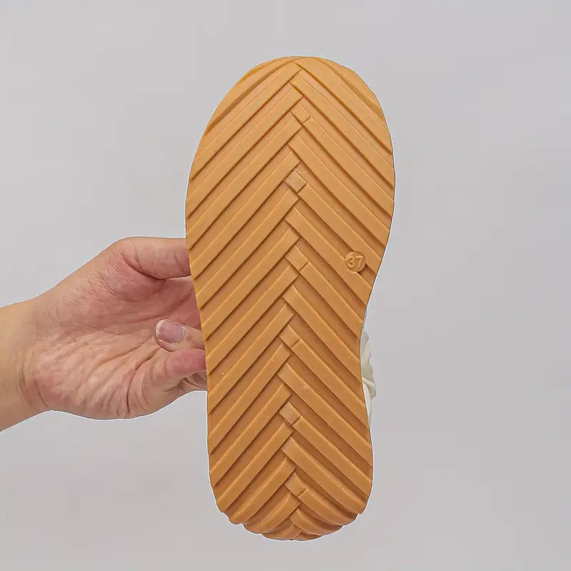 Helga – Orthopaedic Sneakers Orthopedic Sneakers — Céline de Montréal — view 7