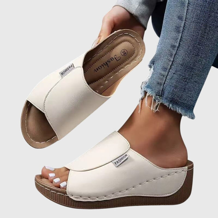 Adeline orthopedic sandals Céline de Montréal