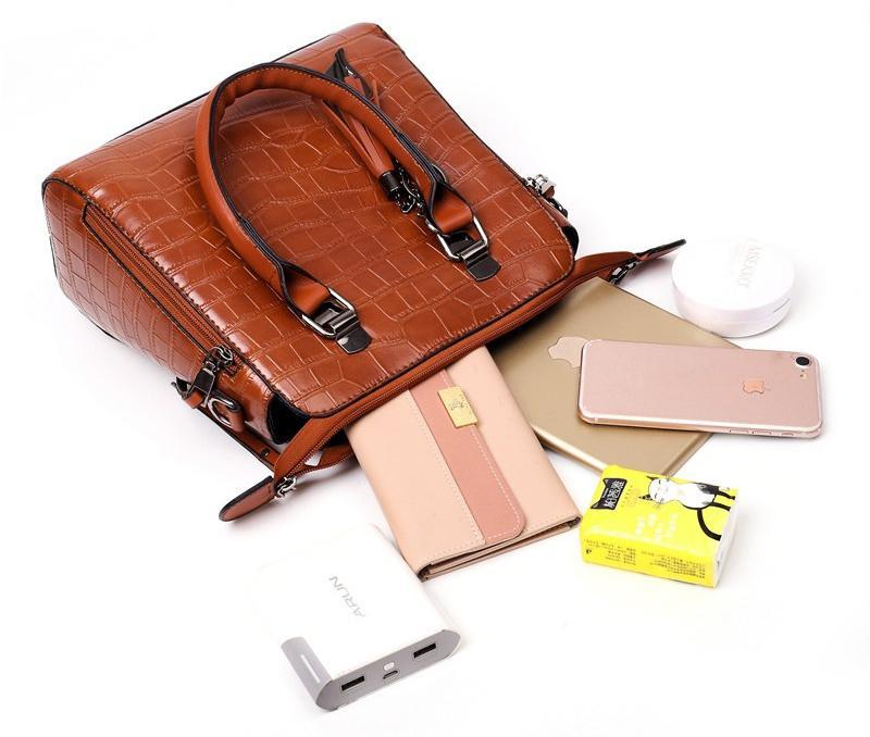 Palmer Handbags — Céline de Montréal — view 7