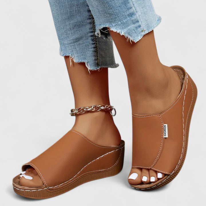 Aurélie orthopedic sandals Céline de Montréal