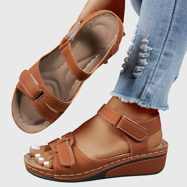 Romane orthopedic sandals Céline de Montréal