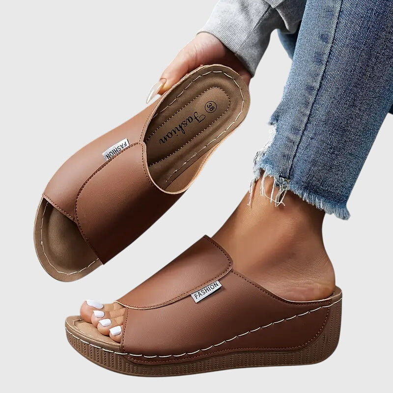 Adeline orthopedic sandals Céline de Montréal