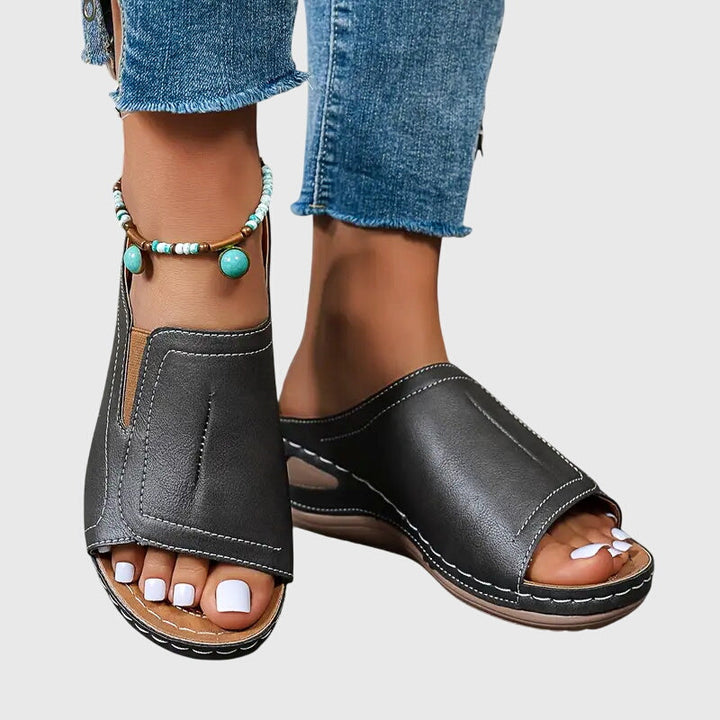 Rosalie orthopedic sandals Céline de Montréal