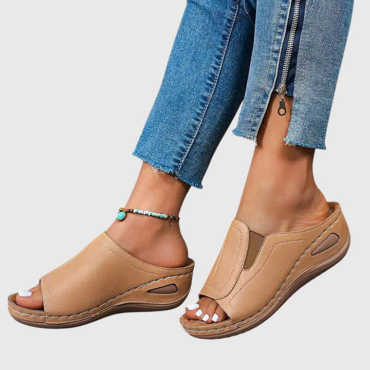 Rosalie orthopedic sandals Céline de Montréal