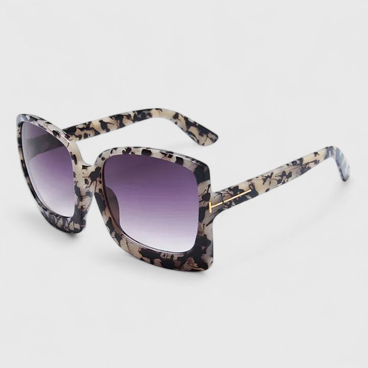 Kynzlee Sunglasses — Céline de Montréal — view 10