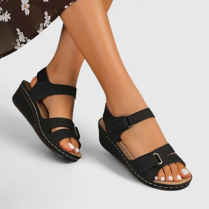 Coralie orthopedic sandals Céline de Montréal