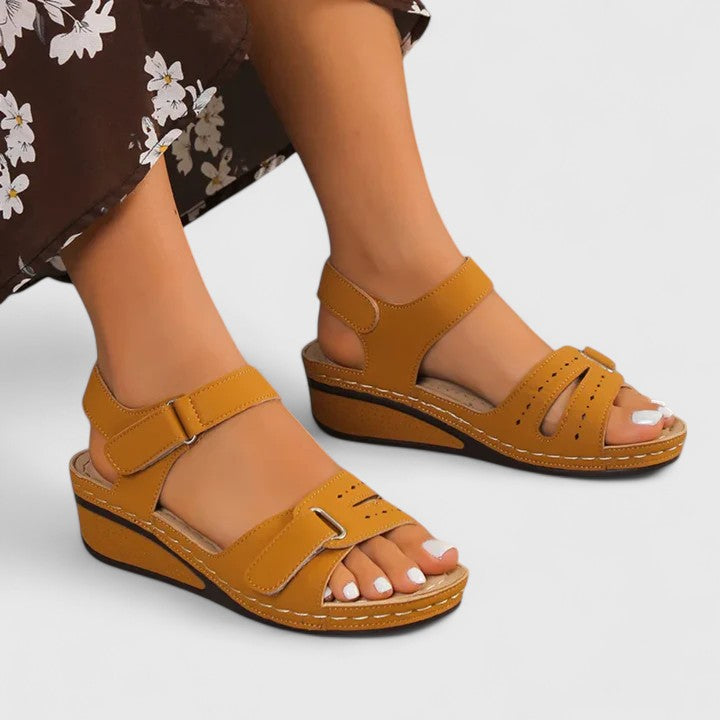 Coralie orthopedic sandals Céline de Montréal