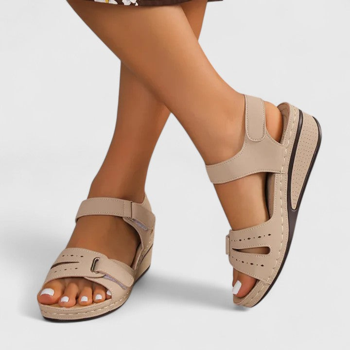 Coralie orthopedic sandals Céline de Montréal