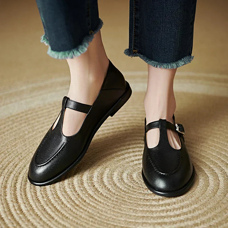 Selvana Low Heeled Pumps Pumps — Céline de Montréal