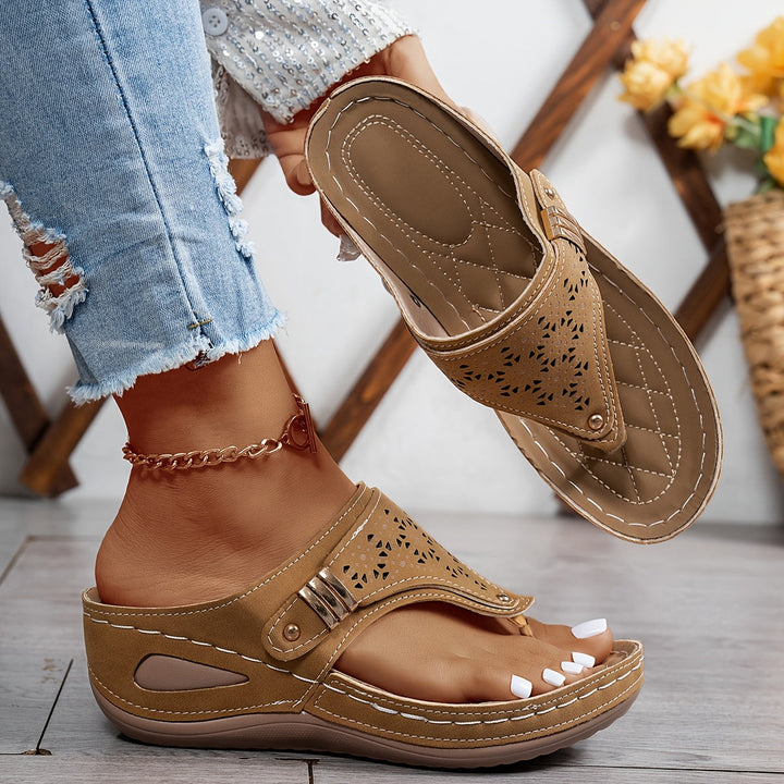 Aliénor orthopedic sandals Céline de Montréal