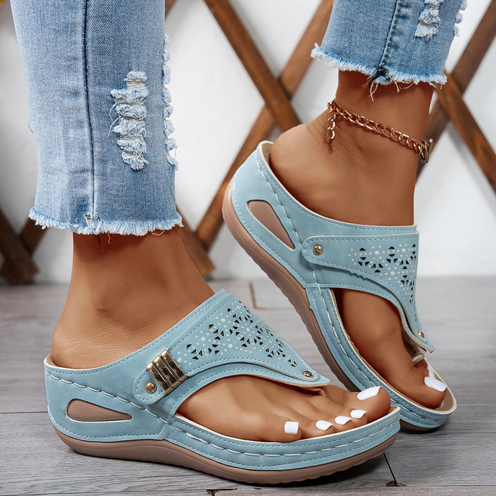 Aliénor orthopedic sandals Céline de Montréal