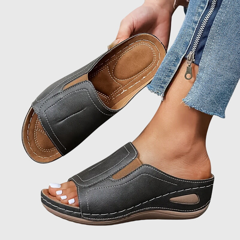 Rosalie orthopedic sandals Céline de Montréal