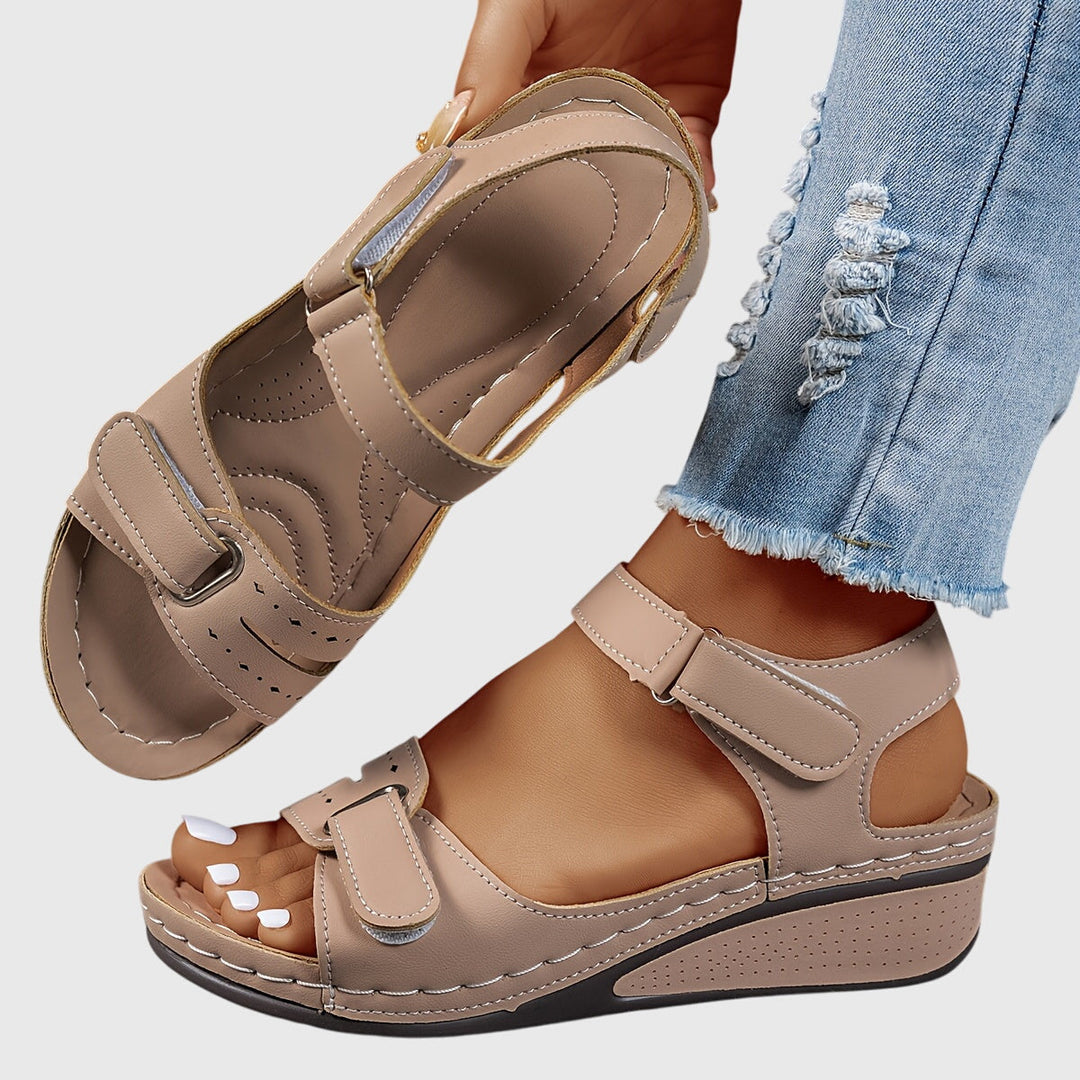 Romane orthopedic sandals Céline de Montréal