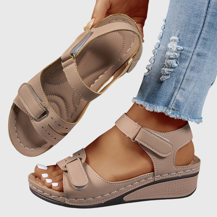 Romane orthopedic sandals Céline de Montréal