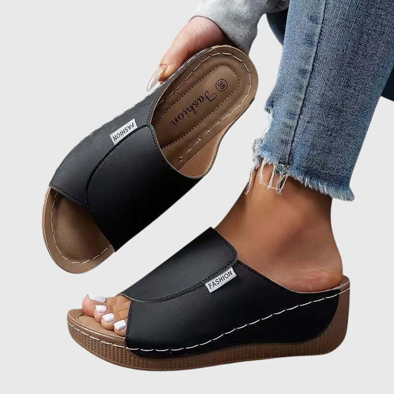 Adeline orthopedic sandals Céline de Montréal