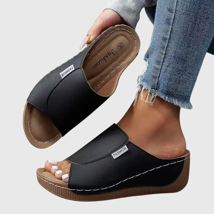 Adeline orthopedic sandals Céline de Montréal
