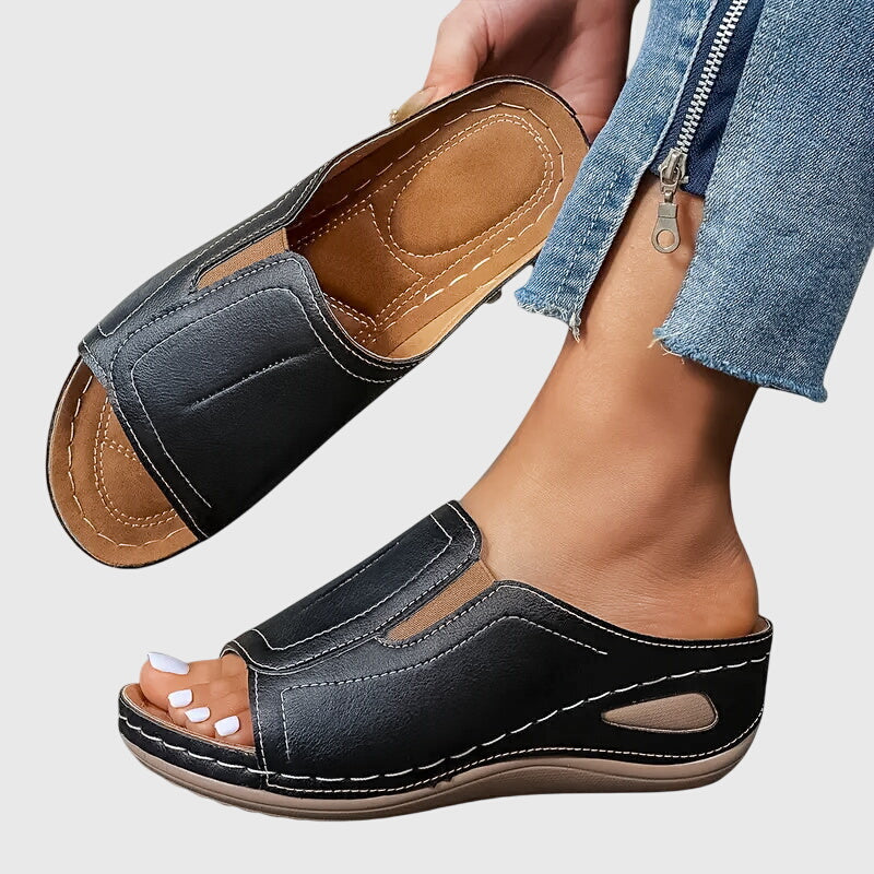 Rosalie orthopedic sandals Céline de Montréal