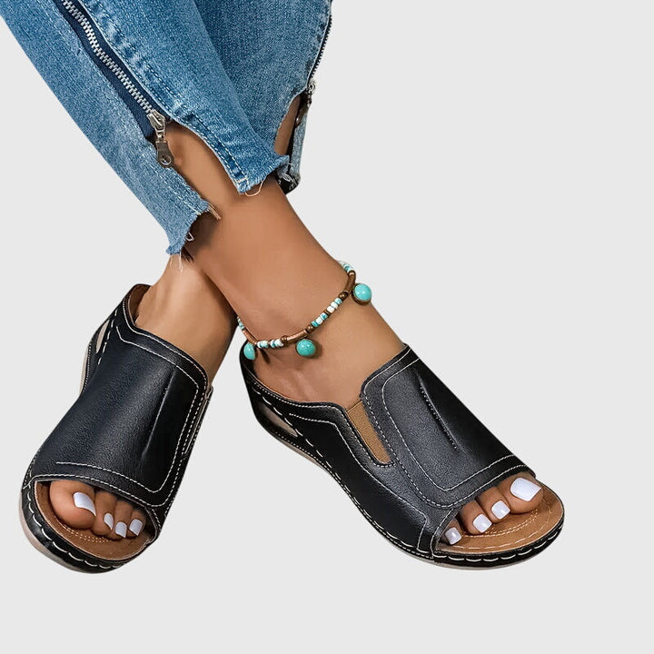 Rosalie orthopedic sandals Céline de Montréal