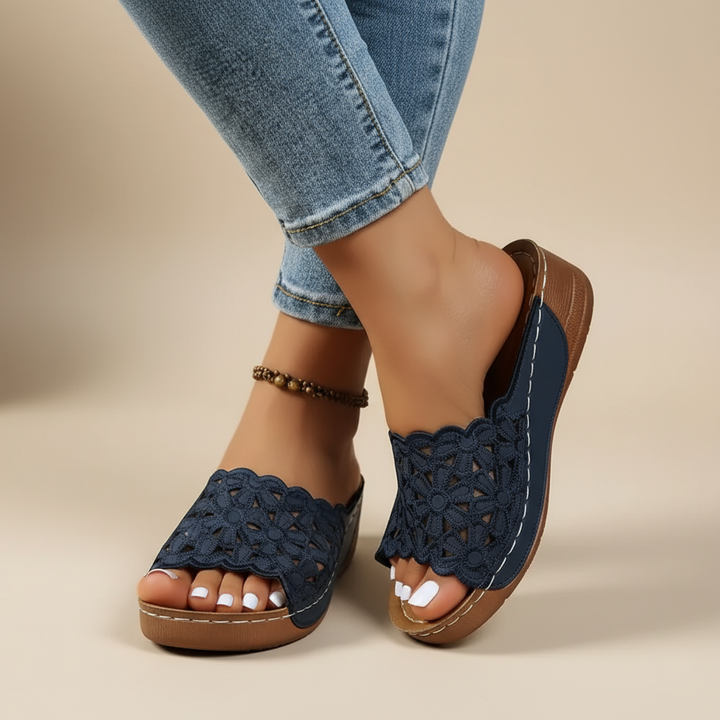 Delilah Orthopedic Sandals — Céline de Montréal