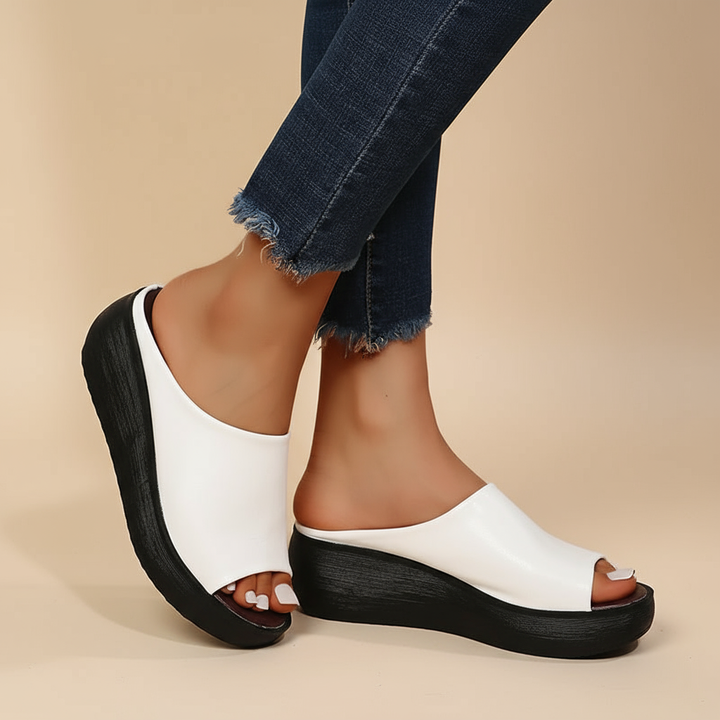 Elsie Orthopedic Sandals — Céline de Montréal