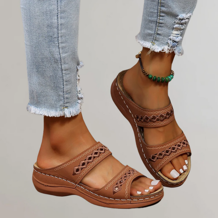 Pauline orthopedic sandals Céline de Montréal